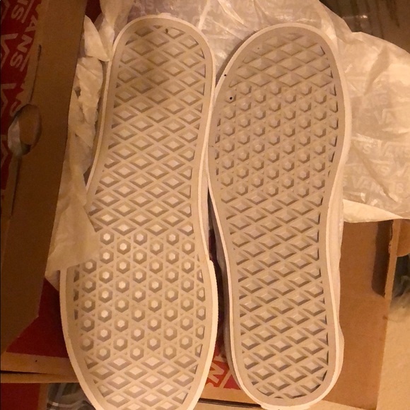 White vans - Picture 2 of 2